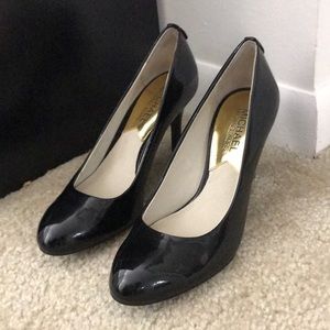 Michael Kors black patent leather dress pumps